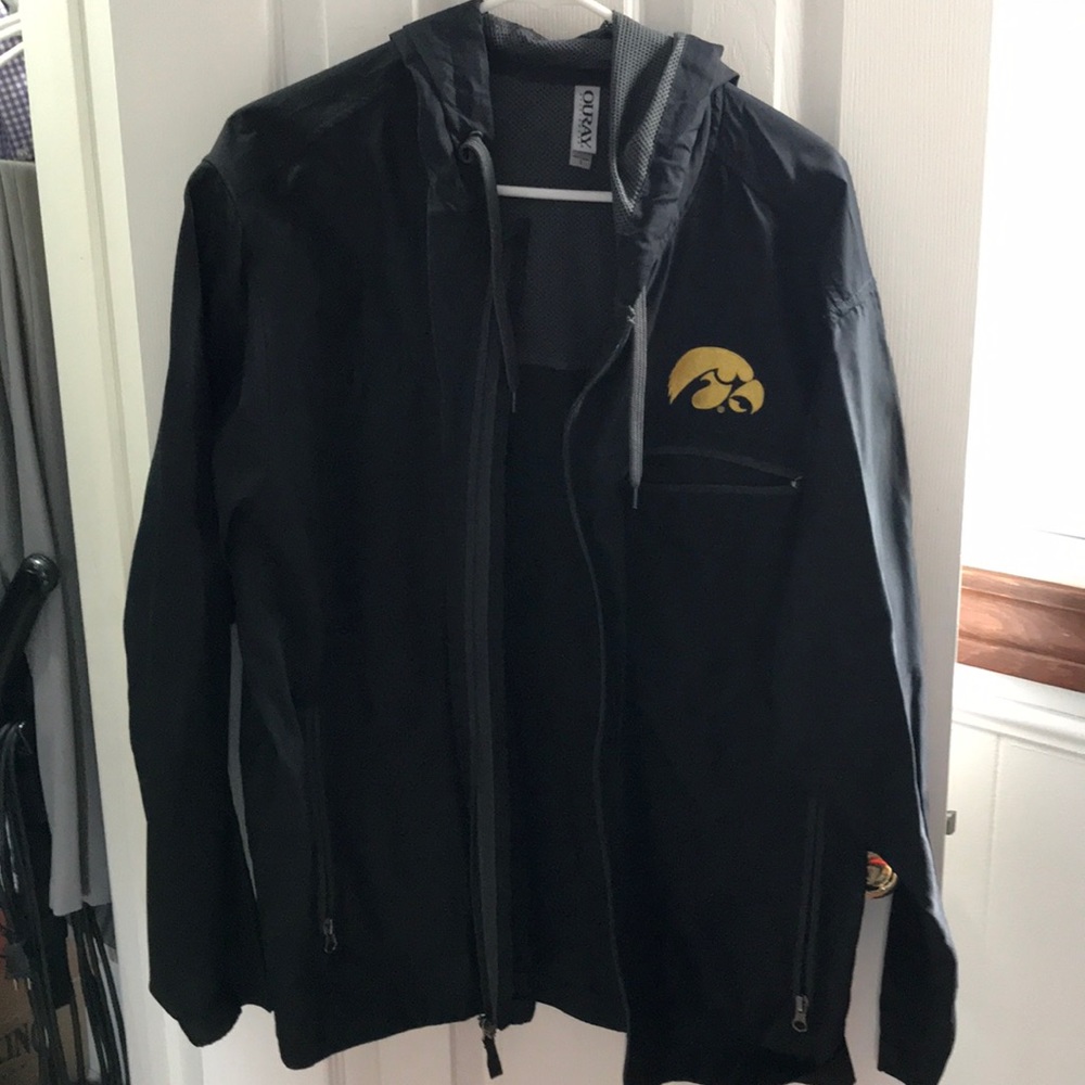 men’s university of iowa windbreaker. size L